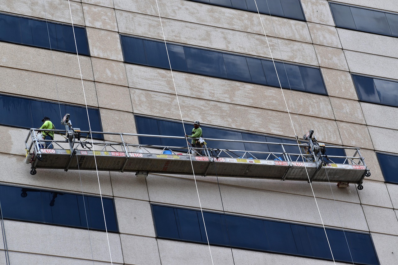 Manutenção externa de edifício (foto ilustrativa)