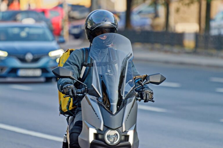Motoboy trabalhando (foto ilustrativa)