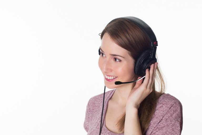 Operador de teleatendimento trabalhando (foto ilustrativa)
