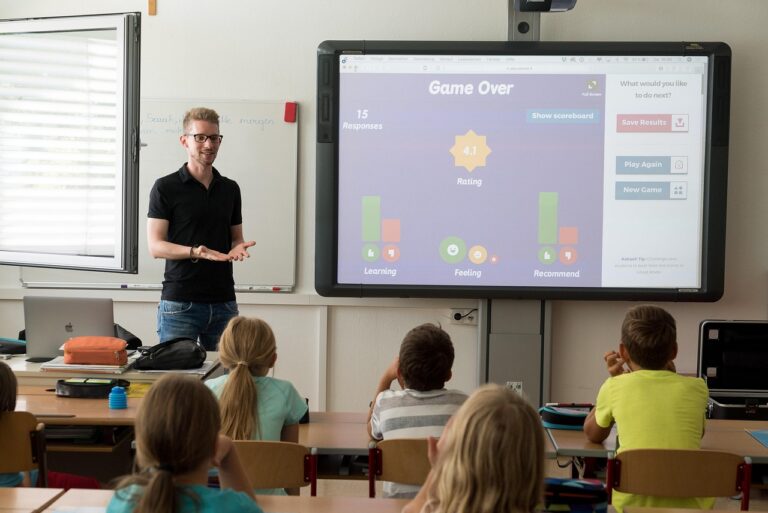 Professor em sala de aula (foto ilustrativa)