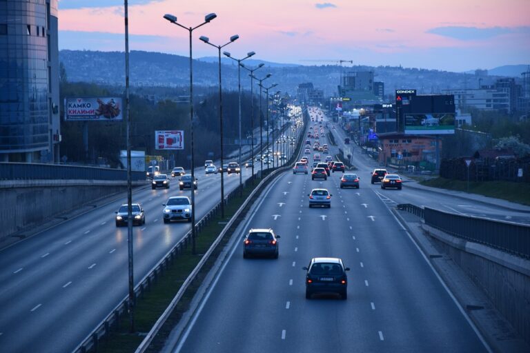 Trânsito de veículos na rodovia (foto ilustrativa)